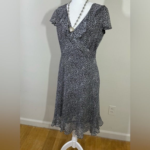 Danny & Nicole sz 6 dress black ditsy print. Layers of sheer fabric - Picture 1 of 14